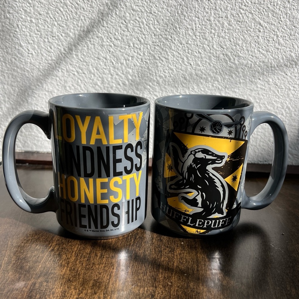 Set Of 2: 2018 Zak designs Harry Potter Hufflepuff Mugs
